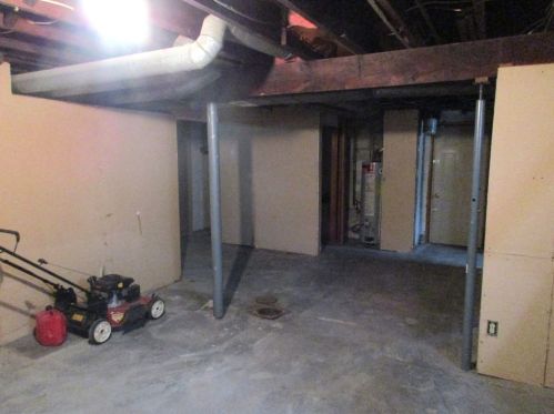 1819 Rdg Ave, Moon Twp PA 15108-2046 exterior