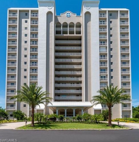 5501 Heron Point Dr, Naples FL 34108-2823 exterior