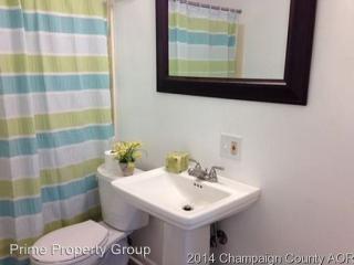 916 Washington St, Champaign IL  61821-2719 exterior