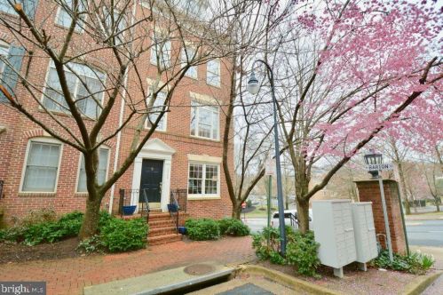 2432 13th Ct, Arlington, VA 22201-5861