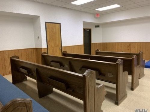 153 Cambridge St, Valley Stream NY  11581-2626 exterior