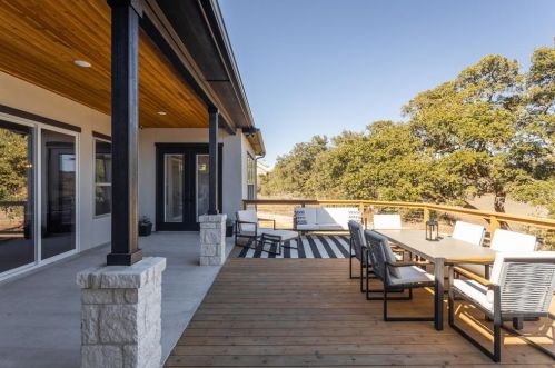 555 Mystic Pkwy, Spring Branch TX 78070-5267 exterior