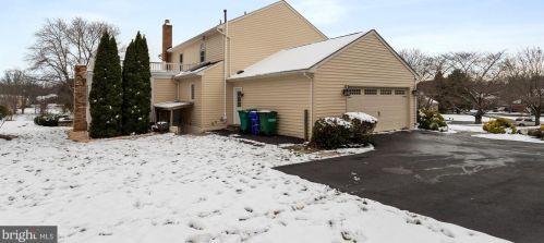 19840 Meredith Dr, Rockville MD 20855-2426 exterior