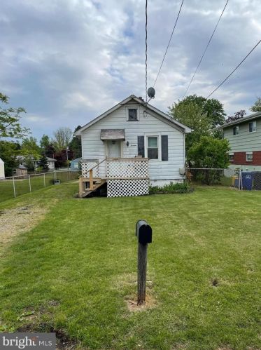 13 Grand Ave, Trenton, NJ 08620-9666