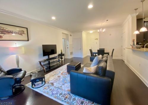 1306 Meadow Brook Ct, Whippany NJ  07981-1238 exterior