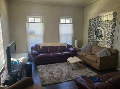 935 Lovell St, Kalamazoo MI  49007-4562 exterior