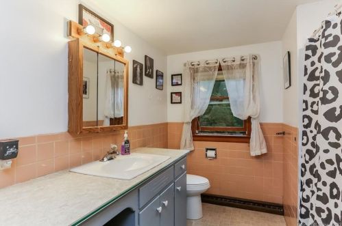 195 Mtn Rd, Torrington CT 06790-2708 exterior