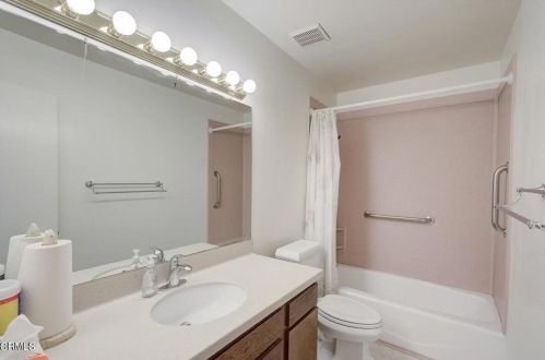 1041 Kumquat Pl, Oxnard CA 93036-1533 exterior