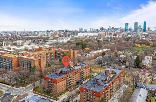 135 Pleasant St, Brookline MA  02446-7142 exterior