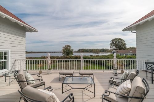 58 Eastern Pt Blvd, Gloucester MA 01930-4405 exterior