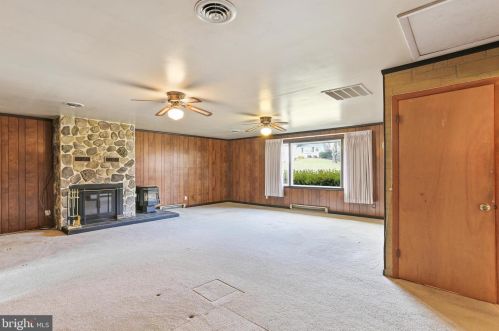 2221 Larchmont Dr, Fallston, MD 21047-1608