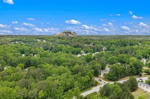 585 Shore Rd, Lithonia GA  30058-5990 exterior