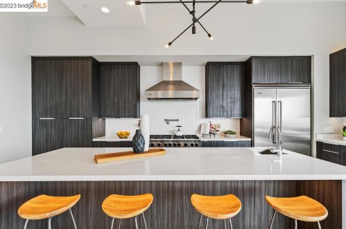 1550 Grand View Dr, Berkeley CA 94705-1637 exterior