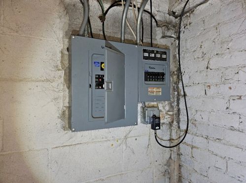 608 30, Milwaukee WI 53215-1214 exterior