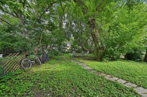 1142 Jenifer St, Madison WI 53703-3745 exterior