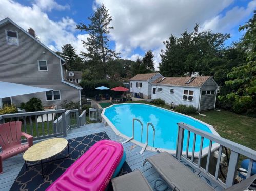 12 Cedarwood Dr, Huntington Station NY 11746-1305 exterior