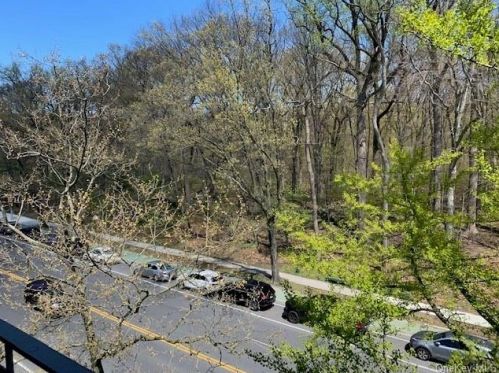 6495 Broadway, Bronx NY  10471-2728 exterior