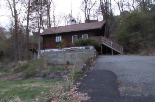 95 Watchtower Rd, Parsippany NJ 07834-1747 exterior