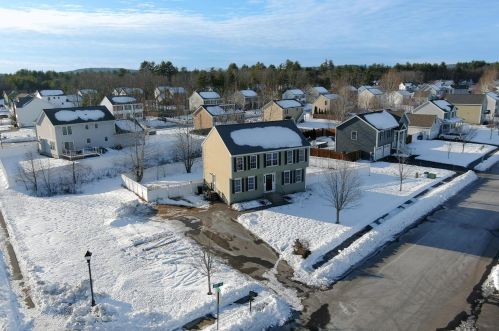 3 Amy Way, Concord NH 03303-1045 exterior