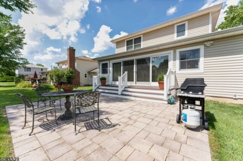 64 Livingston Ave, Cranford, NJ 07016-2847