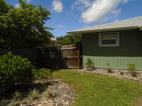 372 Walters Ter, Fort Pierce FL 34983-3878 exterior