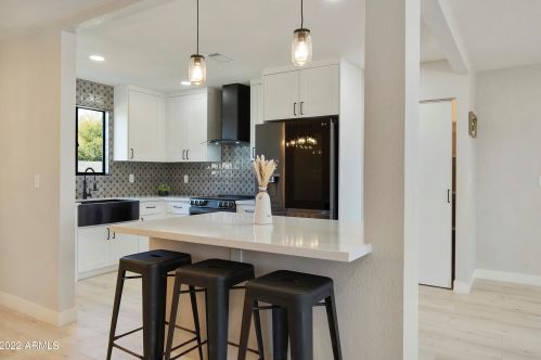 7008 11th Way, Phoenix AZ  85020-5313 exterior