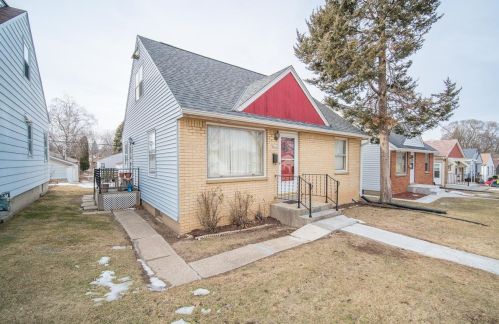 4547 74th St, Milwaukee, WI 53218-5431