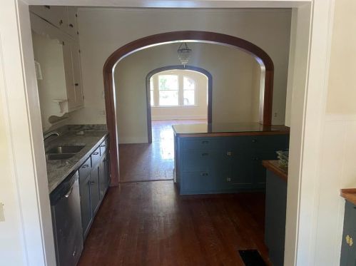 709 Carolyn Ave, Austin TX  78705-1711 exterior