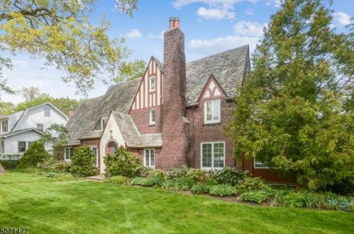 48 Cobane Ter, Town Center, NJ 07052-3916