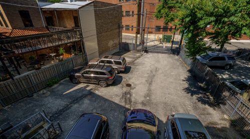 3918 Broadway St, Chicago IL  60613-3086 exterior