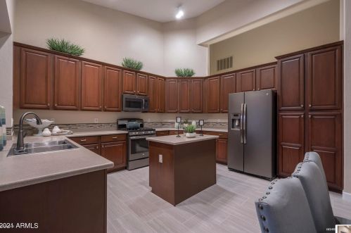 723 Amberwood Dr, Phoenix AZ  85045-0634 exterior