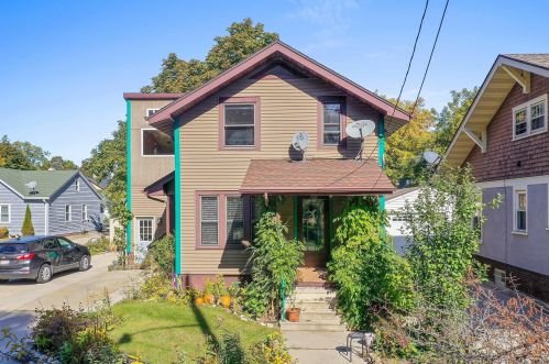 713 Water St, Manitowoc, WI 54220-3219