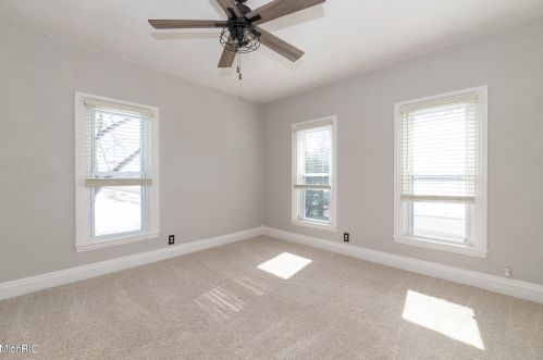 1104 Hoffman St, Three Rivers MI 49093-1017 exterior