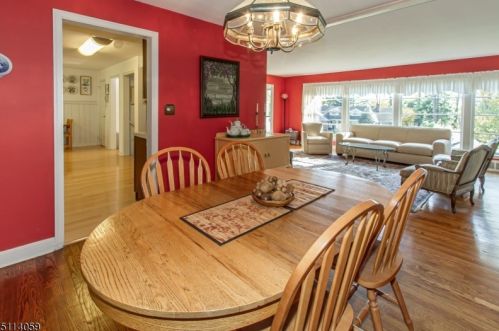 1490 Fox Trl, Mountainside NJ 07092-1301 exterior