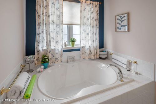 2 Abercorn Ct, Jackson Twp NJ  08527-3965 exterior