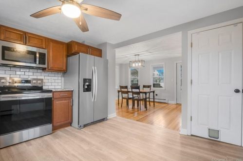 92 West St, Windsor Locks CT  06096-1813 exterior