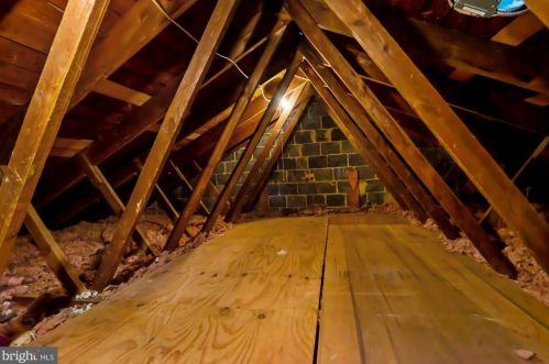 2216 Dearing St, Alexandria VA 22302-1804 exterior