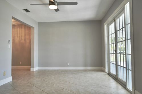 908 7 Ave, Boynton Beach FL 33435-3879 exterior