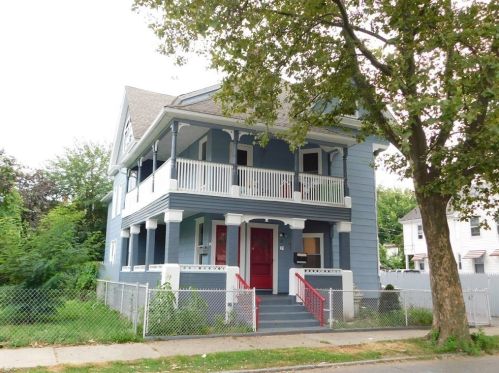 31 Fremont St, Springfield, MA 01105-2304