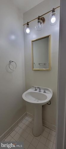 7453 Digby Grn, Alexandria VA  22315-5219 exterior