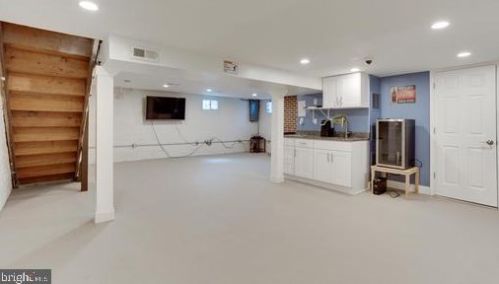 1900 Q St, Washington DC  20009-1008 exterior