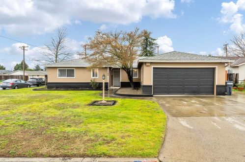 190 Wayside Dr, Turlock, CA 95380-3218