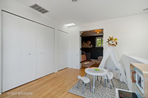 2666 Southport Ave, Chicago IL  60614-1228 exterior