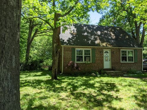 58 Woodland St, Windsor, CT 06095-4249