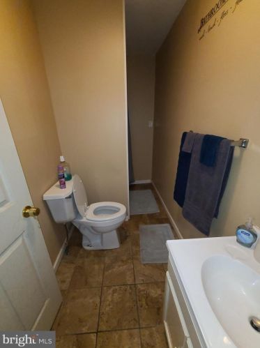 2101 Marshall St, Philadelphia PA 19122-1406 exterior