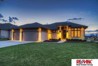 7958 Shadow Lake Dr, Omaha NE  68046-4602 exterior