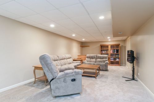 1748 Napoleon Dr, Naperville IL 60565-2641 exterior