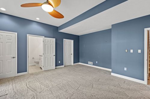 820 Highpointe Cir, Pittsburgh PA 15220-1854 exterior