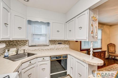 120 11th Ave, New Brunswick NJ 08904-3231 exterior