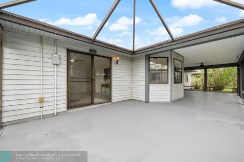 314 Thornhill Dr, Fort Pierce FL  34983-3701 exterior